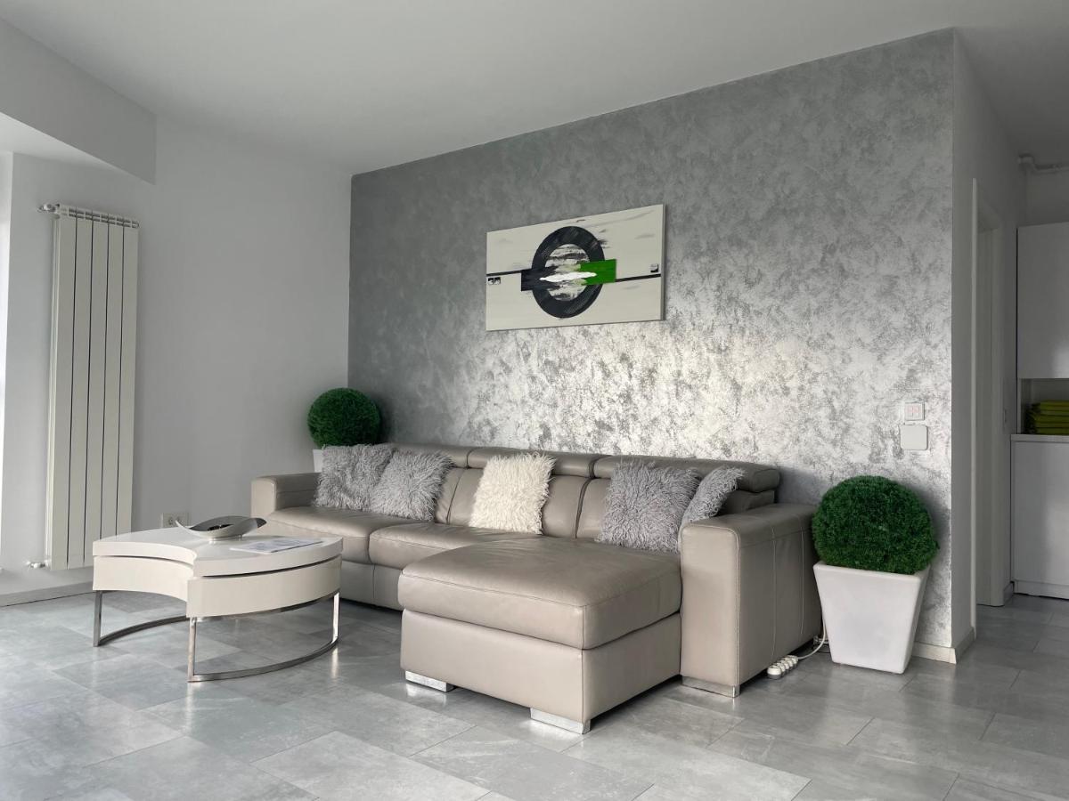 Luxury Westpark 2 Residence With Lake View Bucarest Exterior foto